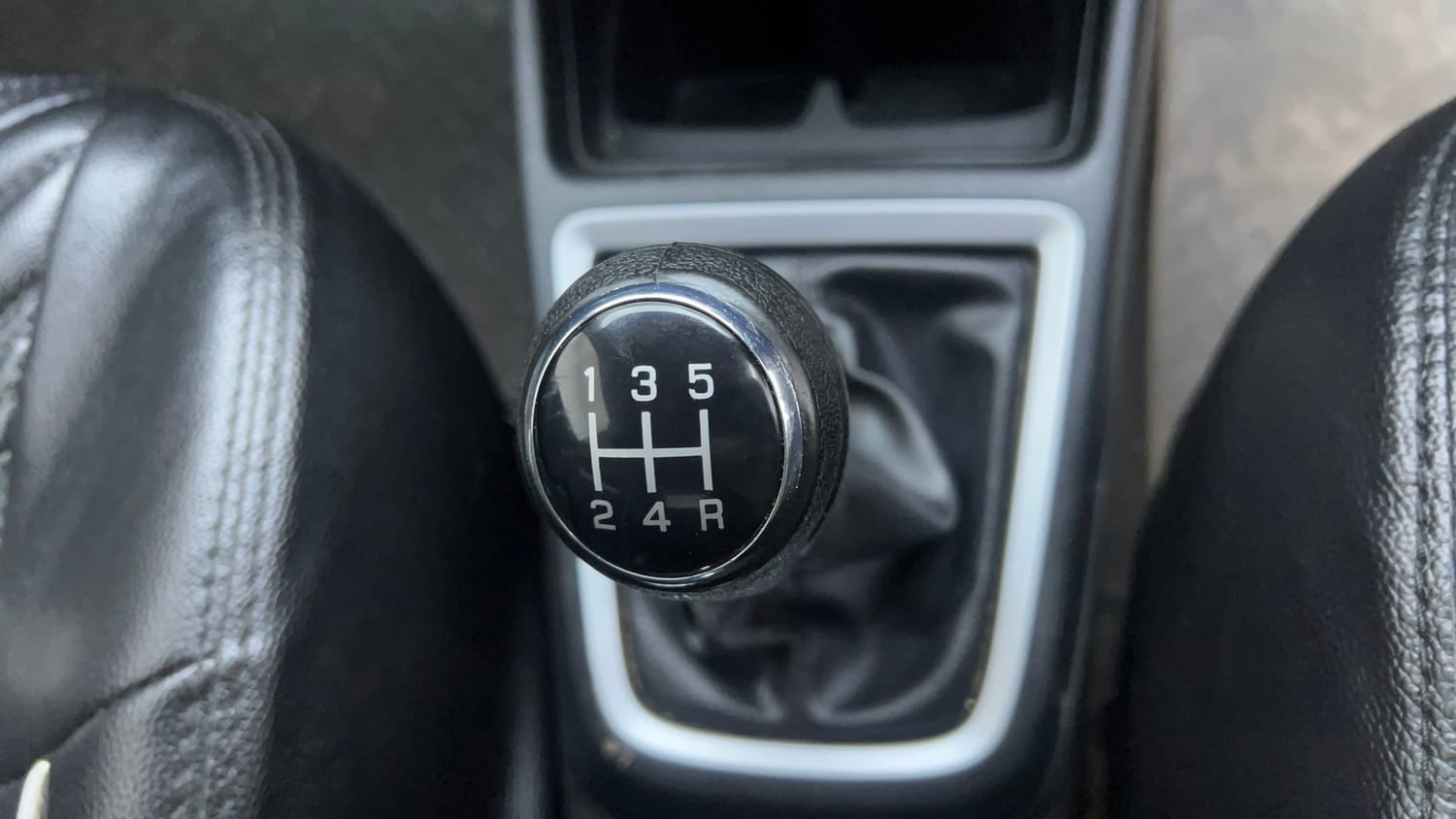 Used 2019 Maruti Suzuki Swift VDi Diesel Manual interior GEAR  KNOB VIEW