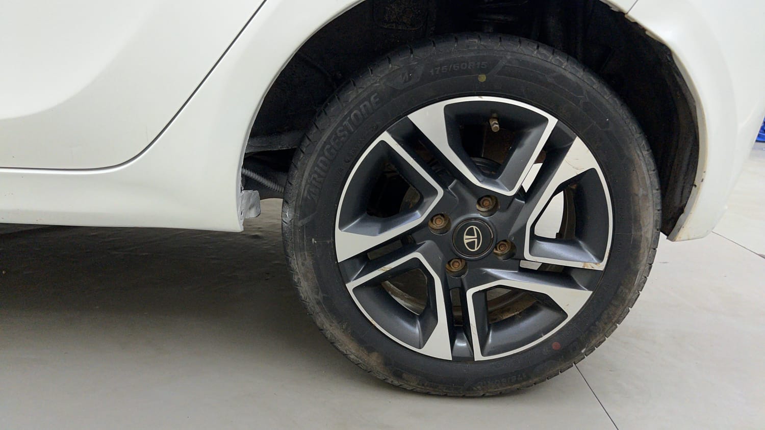 Used 2020 Tata Tiago XZA Plus Dual Tone Petrol Automatic tyres LEFT REAR TYRE RIM VIEW
