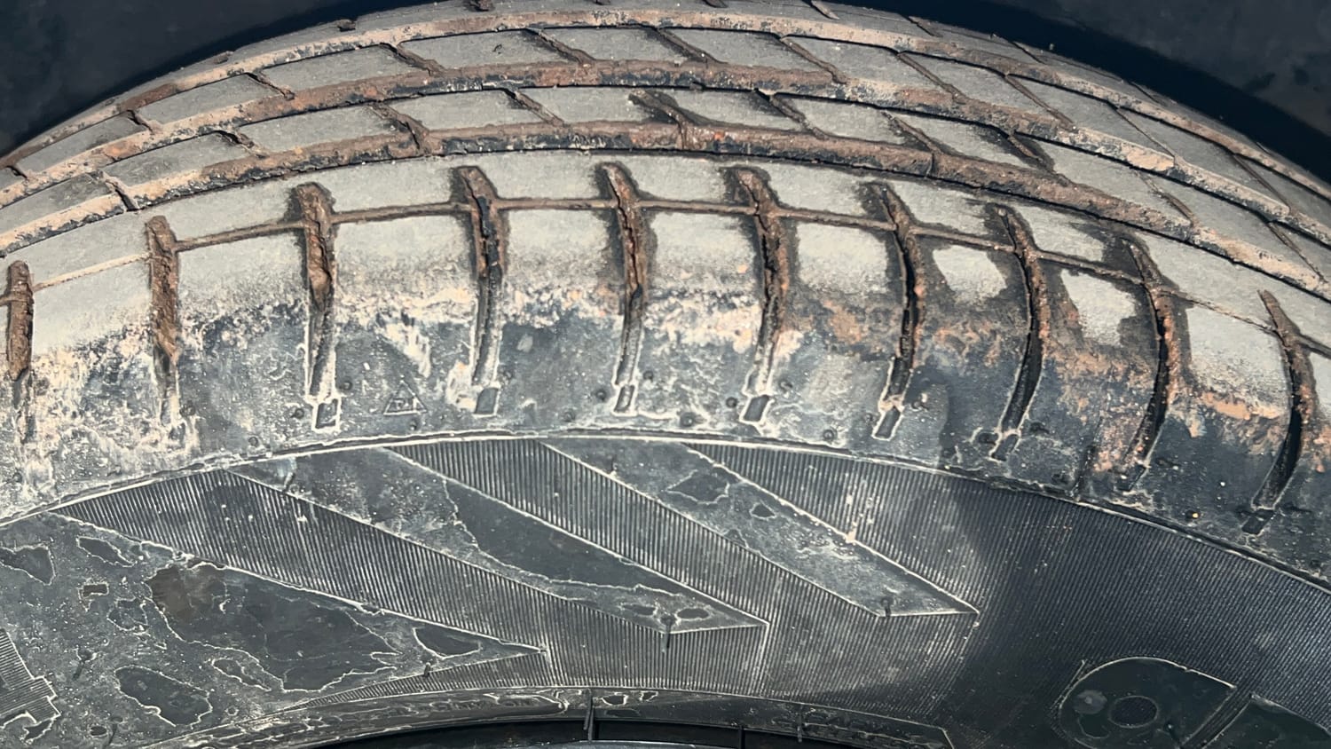 Used 2013 Maruti Suzuki Swift VXi Petrol Manual tyres RIGHT FRONT TYRE TREAD VIEW