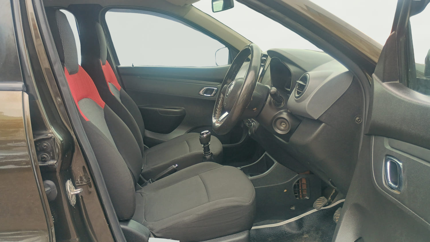 Used 2019 Renault Kwid RXT Opt Petrol Manual interior RIGHT SIDE FRONT DOOR CABIN VIEW