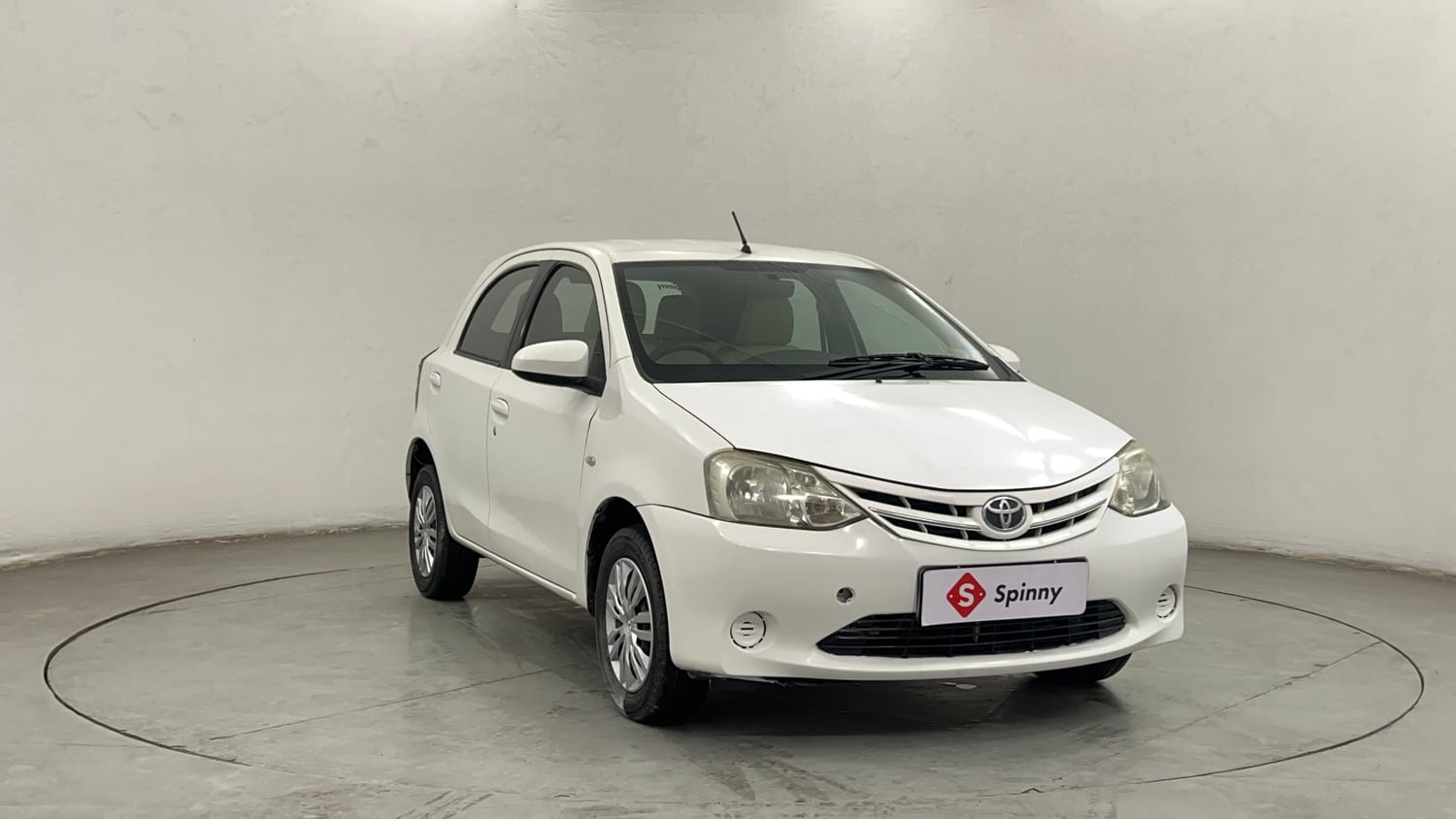 Used 2014 Toyota Etios Liva GD Diesel Manual exterior RIGHT FRONT CORNER VIEW