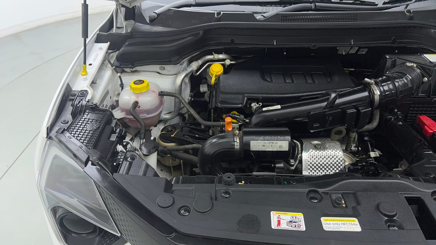 Used 2025 Mahindra XUV 3XO AX5 1.2 Petrol Petrol Manual engine ENGINE RIGHT SIDE VIEW
