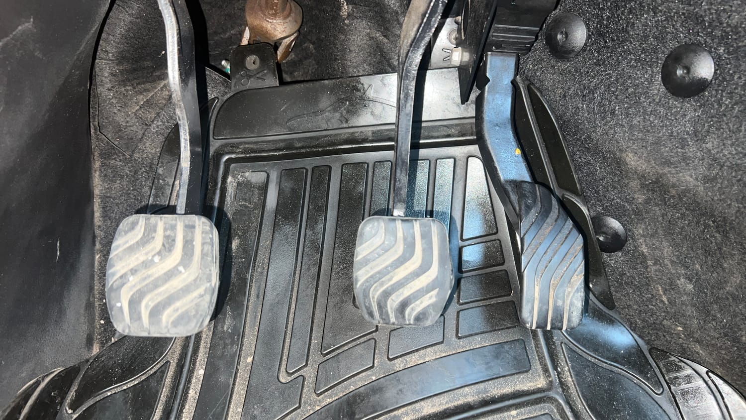 Used 2021 Renault Kiger RXT 1.0 Turbo MT Petrol Manual interior PEDALS VIEW
