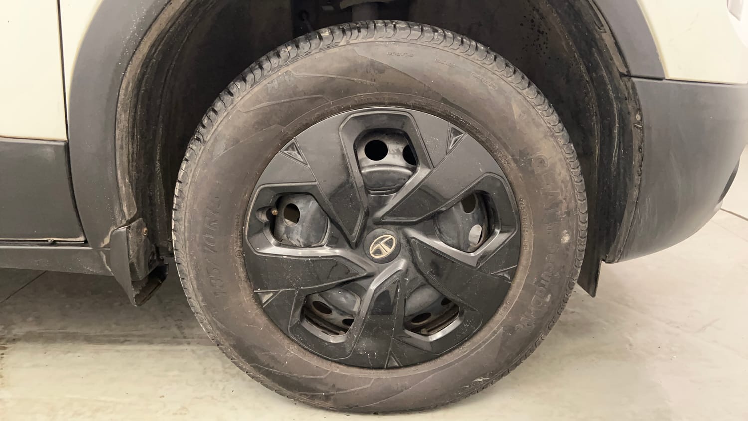 Used 2023 Tata Punch Adventure AMT Petrol Automatic tyres RIGHT FRONT TYRE RIM VIEW