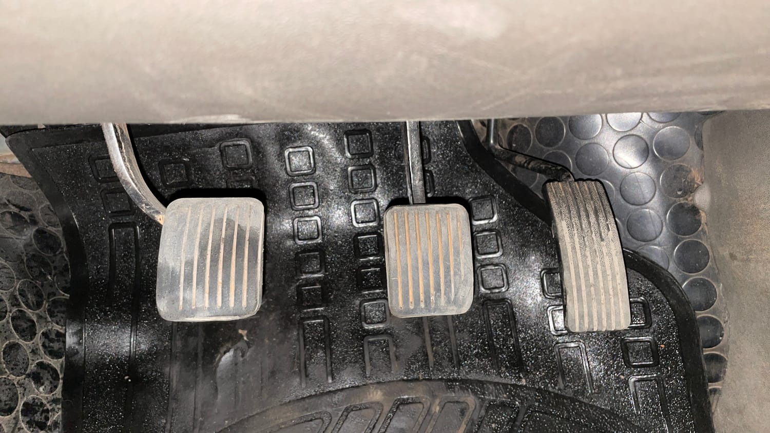Used 2013 Hyundai i10 Magna 1.2 Kappa2 Petrol Manual interior PEDALS VIEW