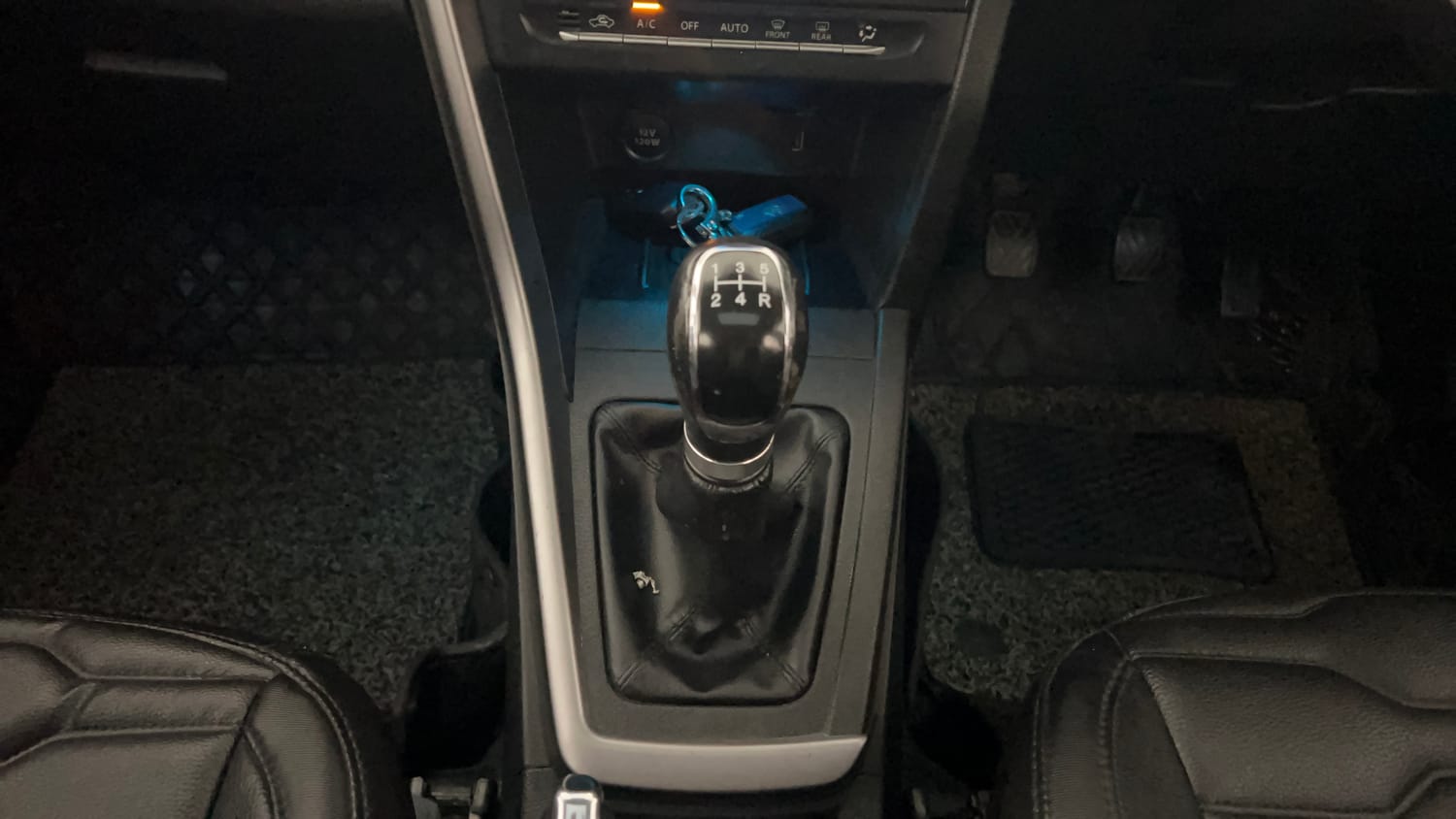 Used 2022 Maruti Suzuki Brezza Zxi Plus Dual Tone Petrol Manual interior GEAR  KNOB VIEW