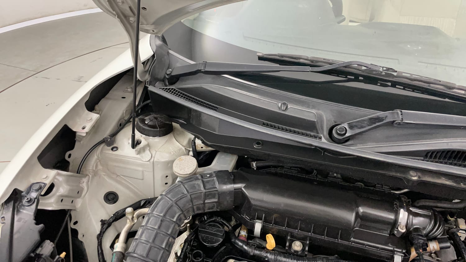Used 2019 Maruti Suzuki Dzire VXi AMT Petrol Automatic engine ENGINE RIGHT SIDE HINGE & APRON VIEW