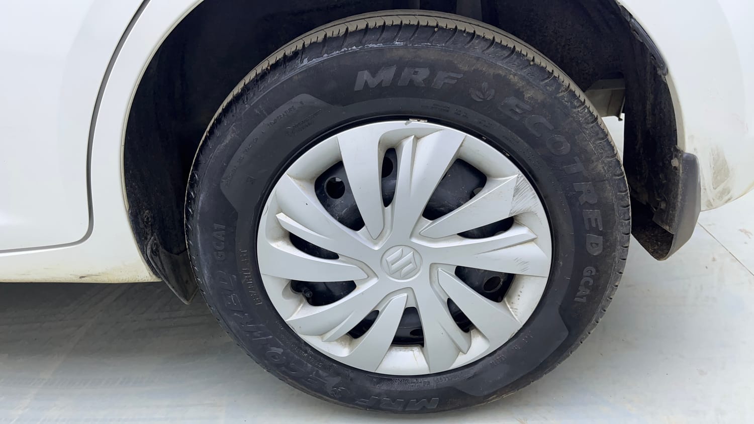 Used 2025 Maruti Suzuki Swift VXi (O) AMT Petrol Automatic tyres LEFT REAR TYRE RIM VIEW
