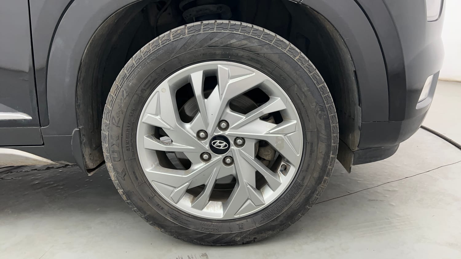 Used 2022 Hyundai Creta SX 1.5 Petrol Executive Petrol Manual tyres RIGHT FRONT TYRE RIM VIEW
