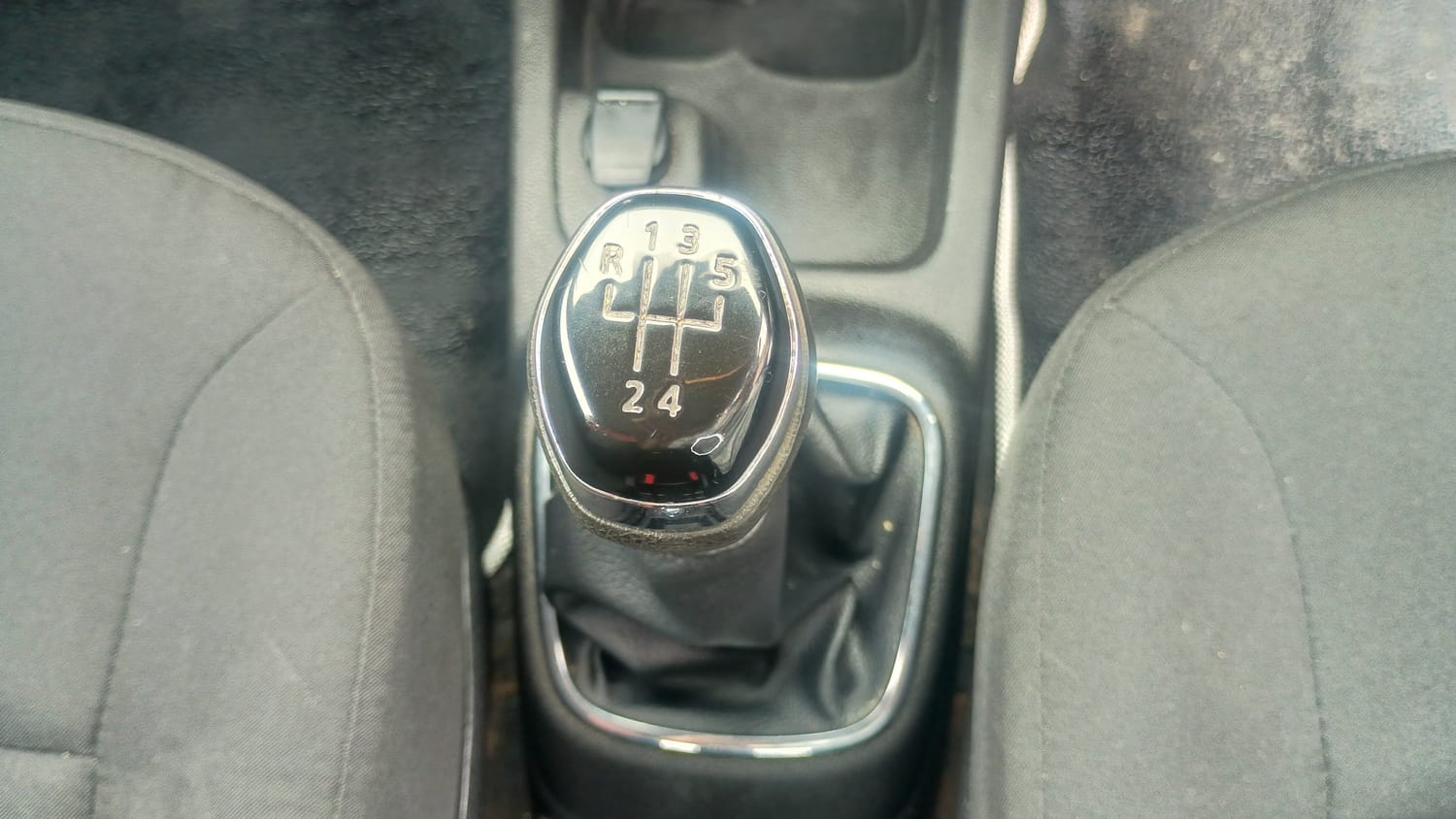 Used 2019 Renault Kwid RXT Opt Petrol Manual interior GEAR  KNOB VIEW