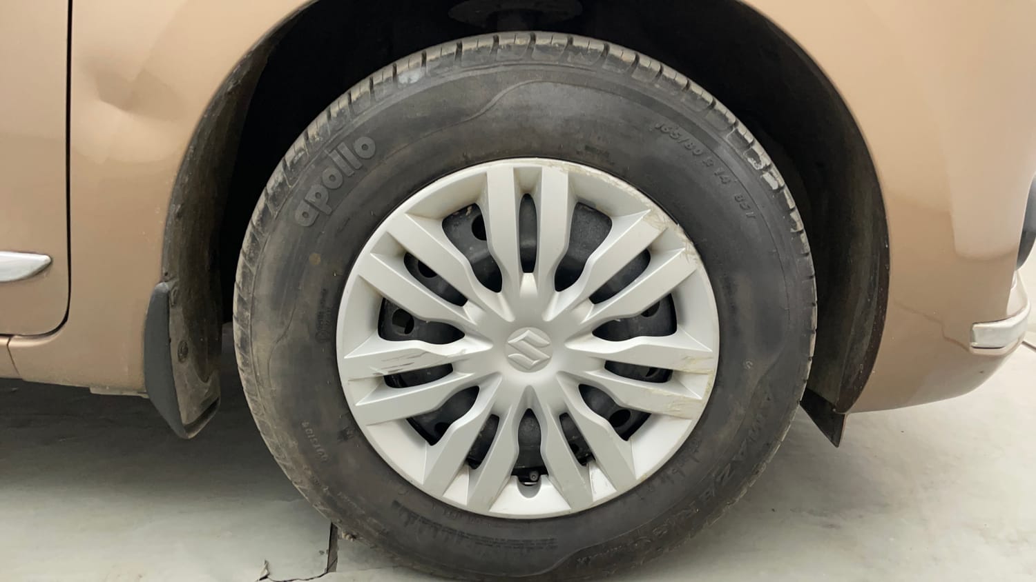 Used 2018 Maruti Suzuki Dzire VXi AMT Petrol Automatic tyres RIGHT FRONT TYRE RIM VIEW