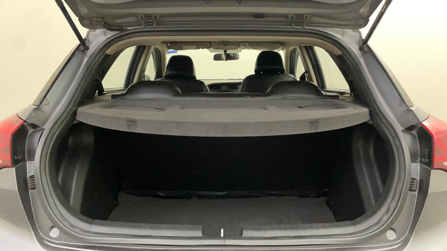 Used 2017 Hyundai Elite i20 Asta 1.2 Petrol Manual interior DICKY INSIDE VIEW