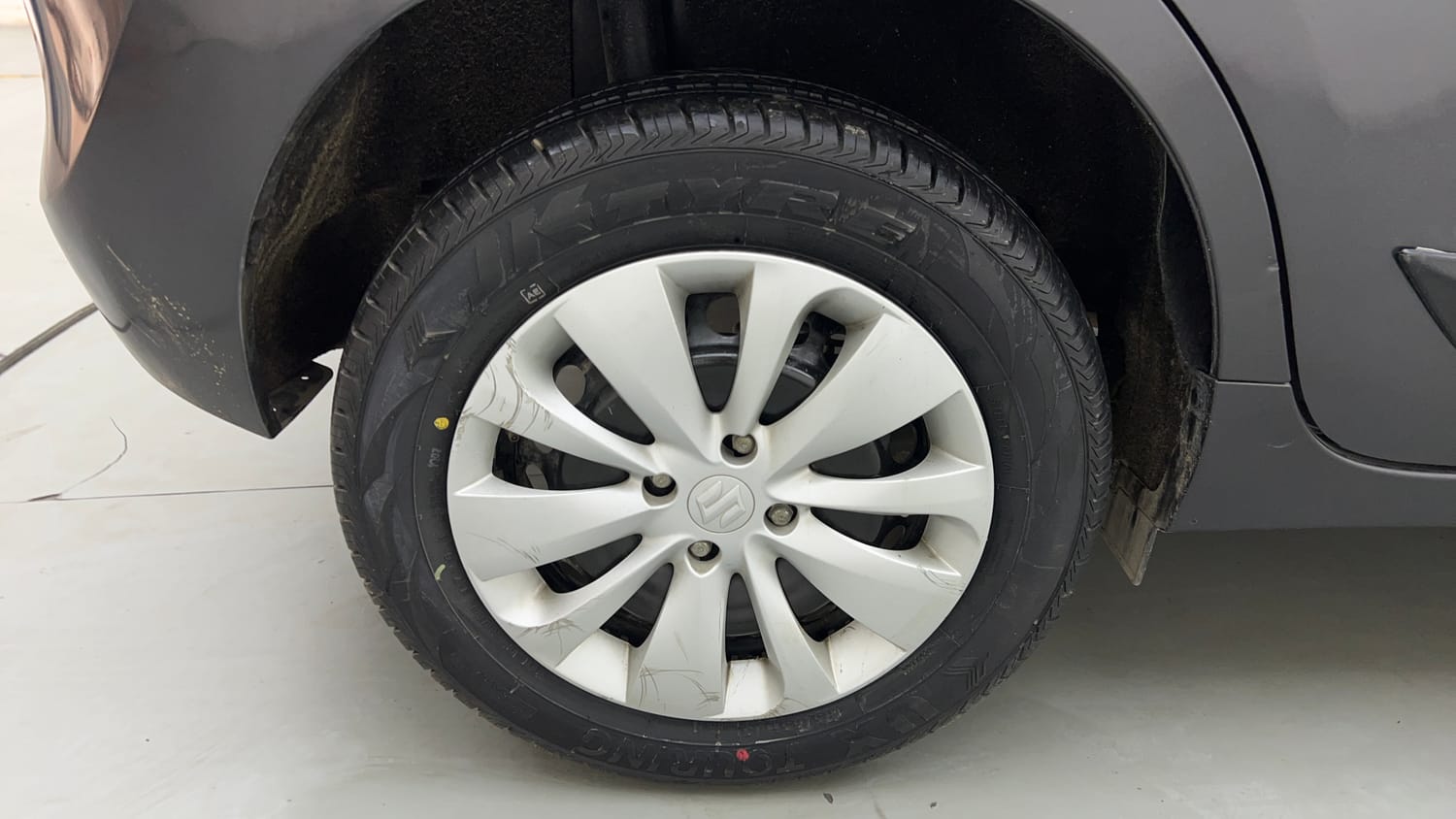 Used 2017 Maruti Suzuki Baleno Delta 1.2 Petrol Manual tyres RIGHT REAR TYRE RIM VIEW