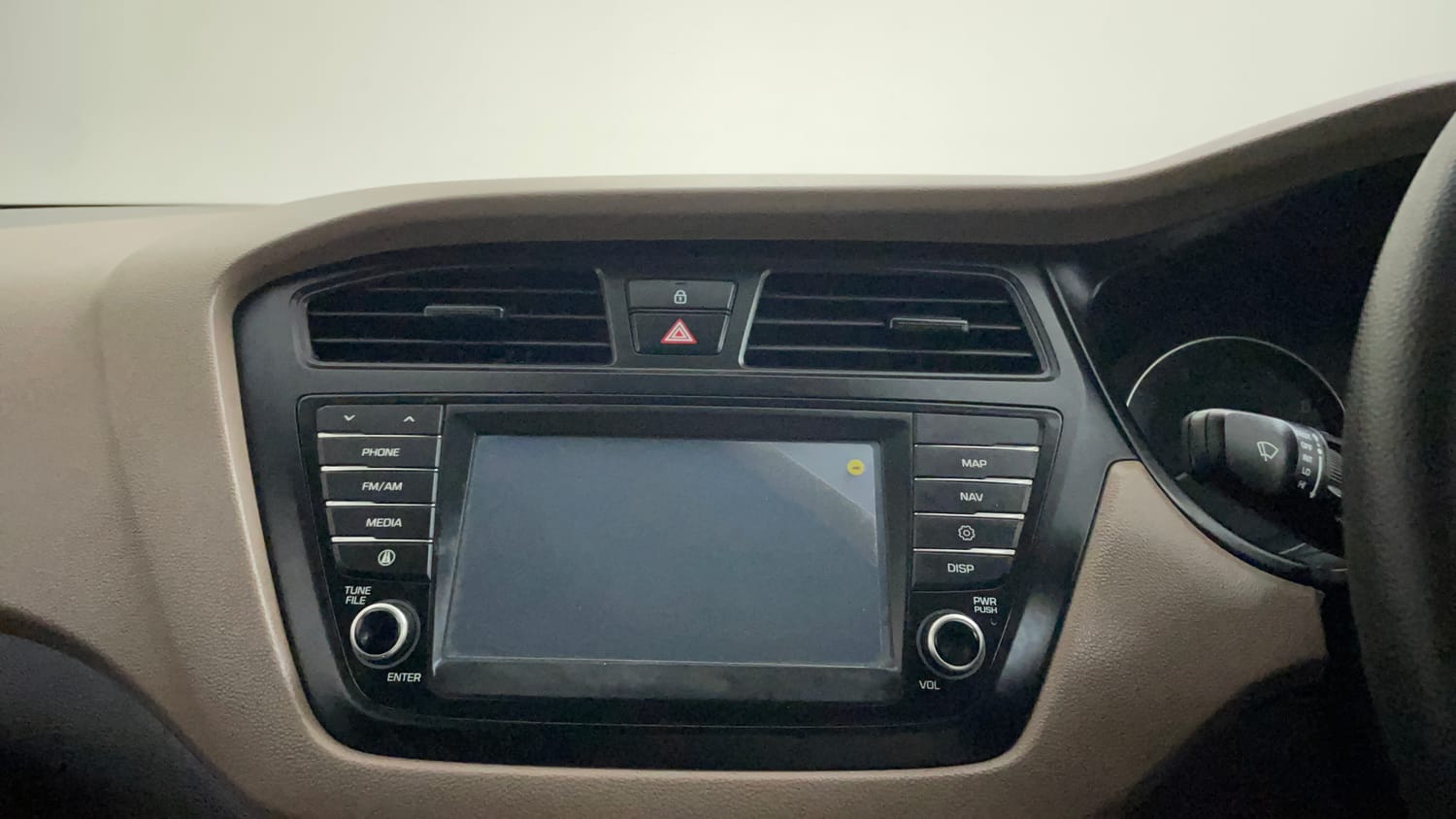 Used 2017 Hyundai Elite i20 Asta 1.2 Petrol Manual top_features Integrated (in-dash) music system