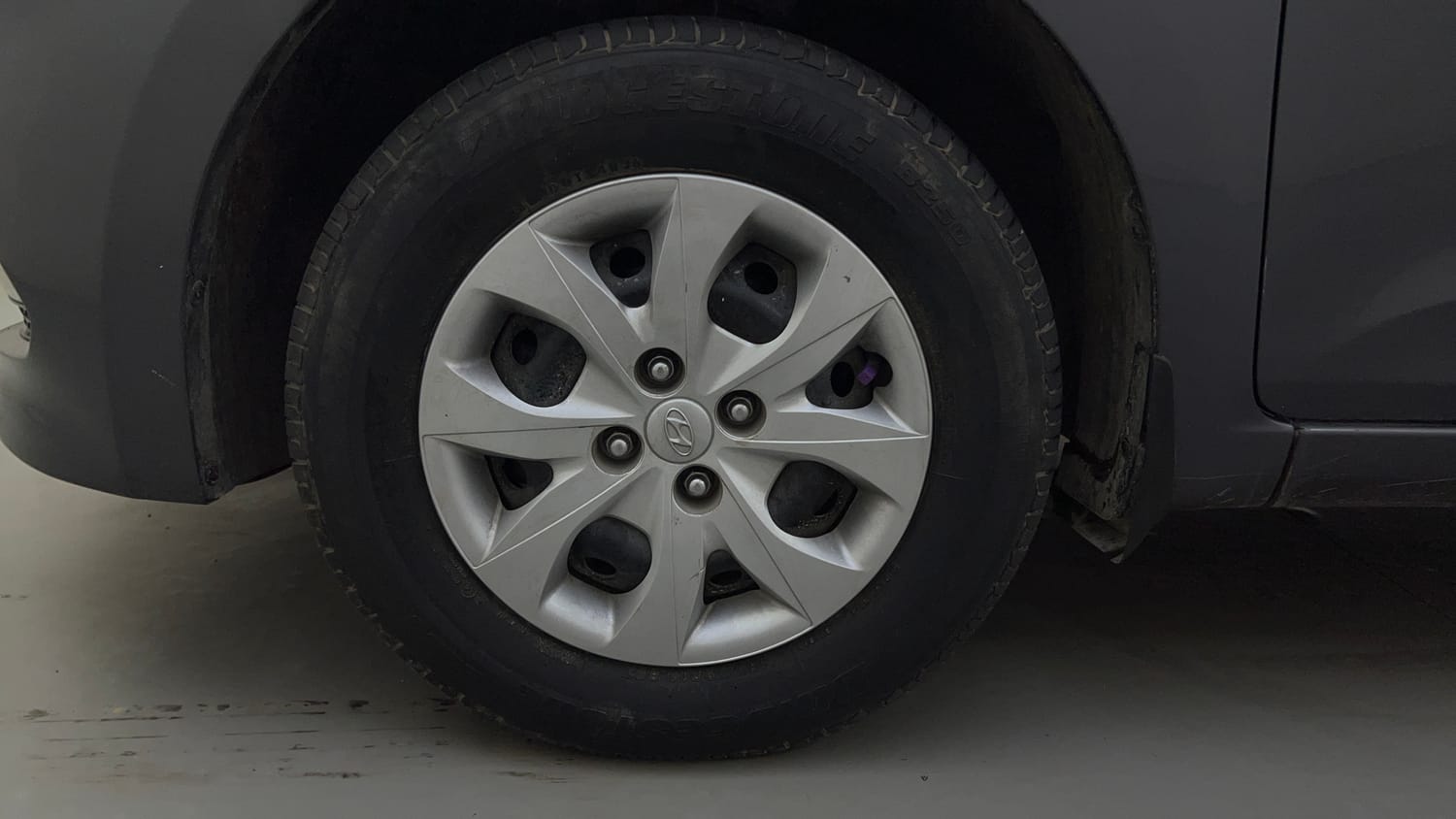Used 2018 Hyundai Elite i20 Sportz 1.2 Petrol Manual tyres LEFT FRONT TYRE RIM VIEW