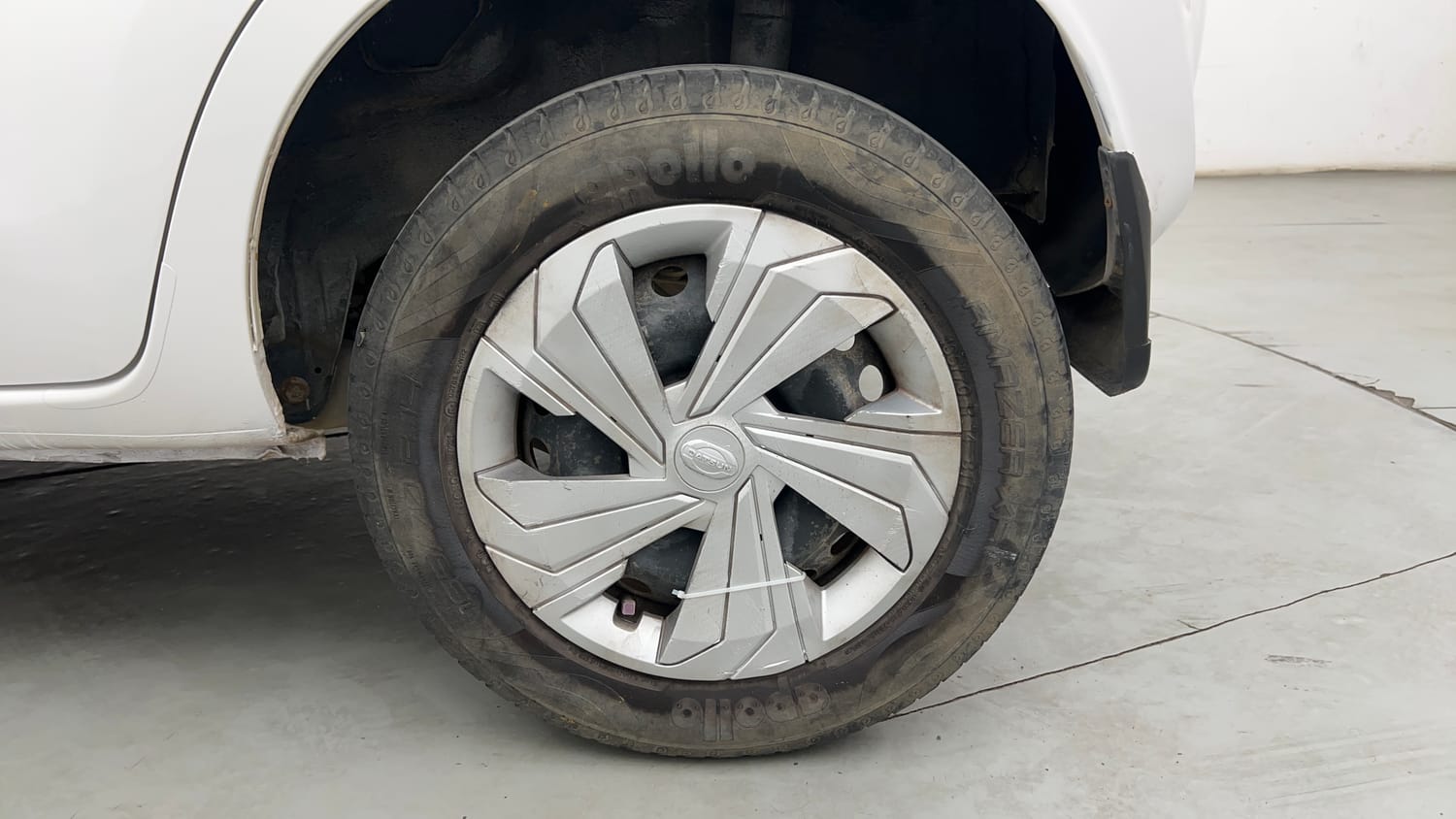 Used 2021 Datsun Redi-GO T(O) 1.0 AMT Petrol Automatic tyres LEFT REAR TYRE RIM VIEW