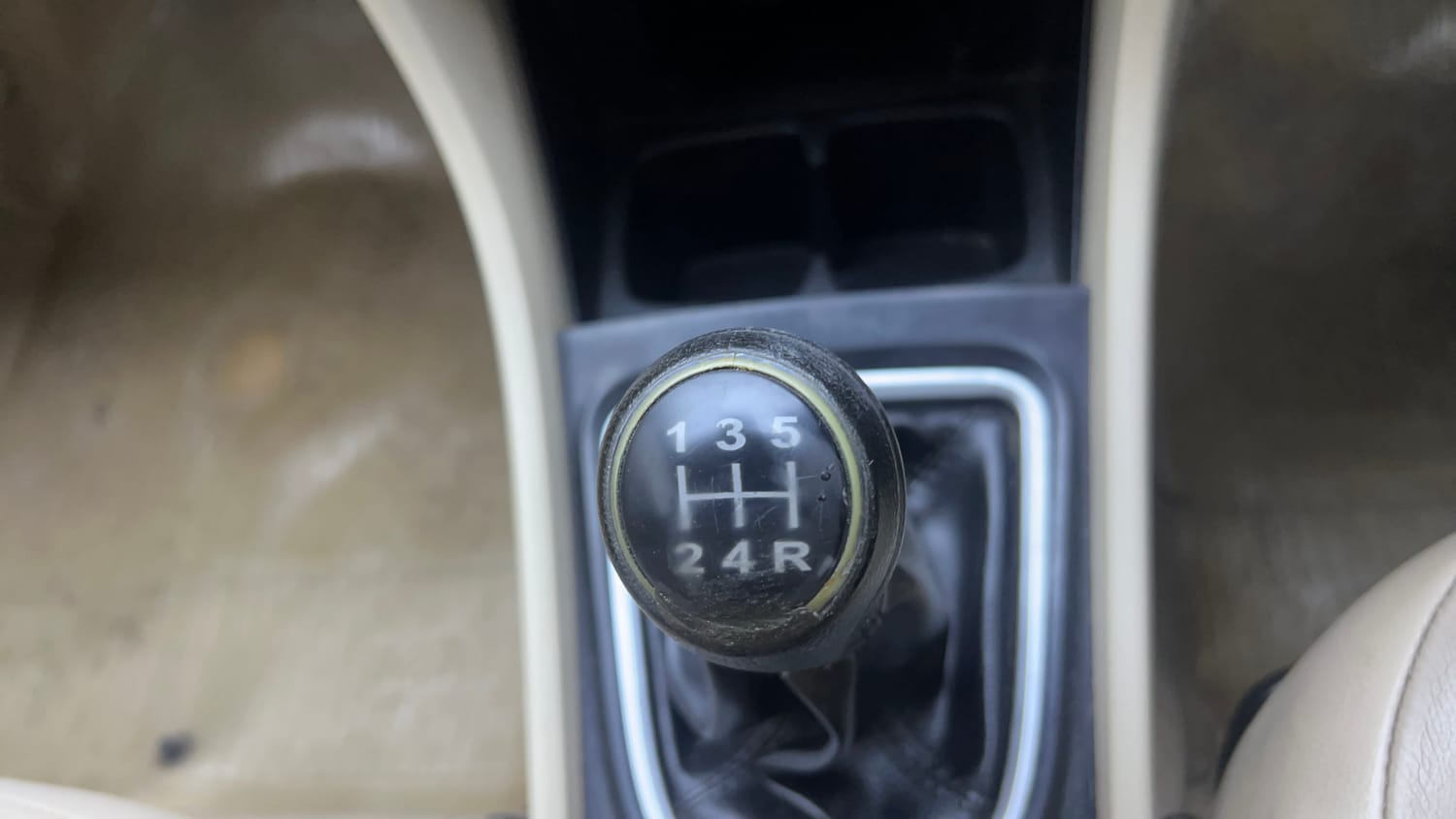 Used 2017 Maruti Suzuki Ciaz ZXI+ Petrol Manual interior GEAR  KNOB VIEW