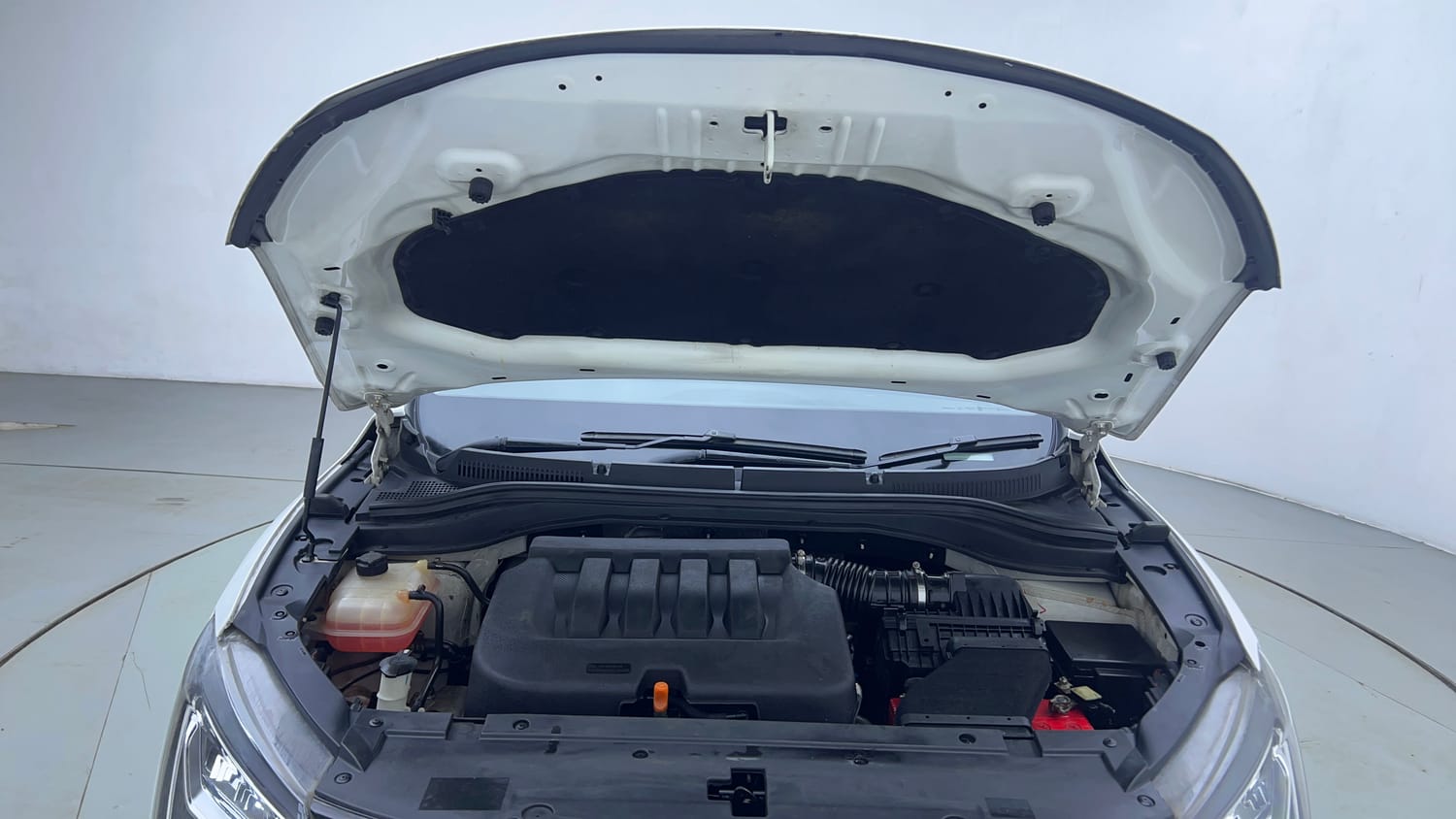 Used 2022 Mahindra XUV700 AX 5 Petrol MT 7 STR Petrol Manual engine ENGINE & BONNET OPEN FRONT VIEW