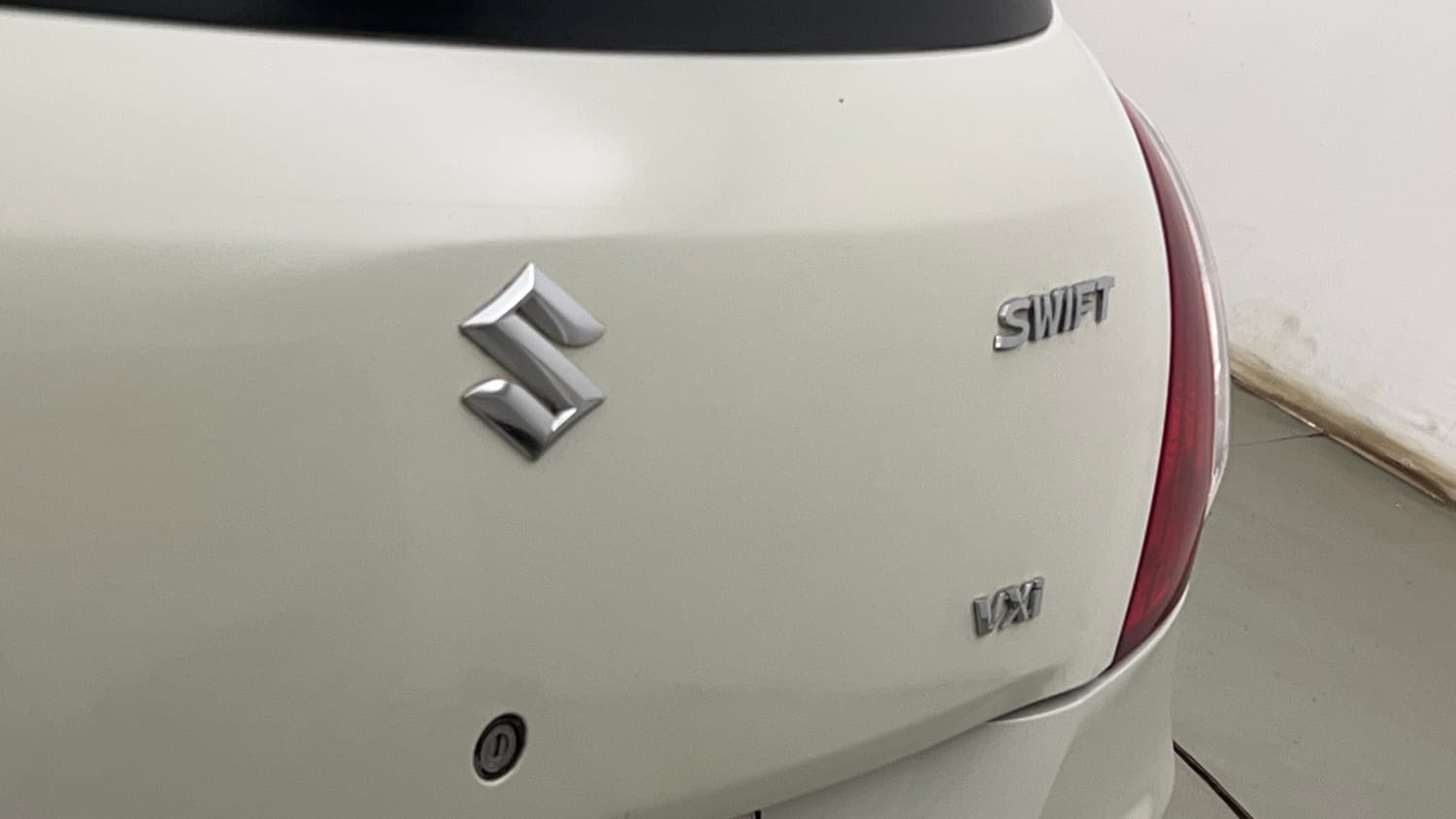 Used 2013 Maruti Suzuki Swift VXi Petrol Manual dents MINOR SCRATCH