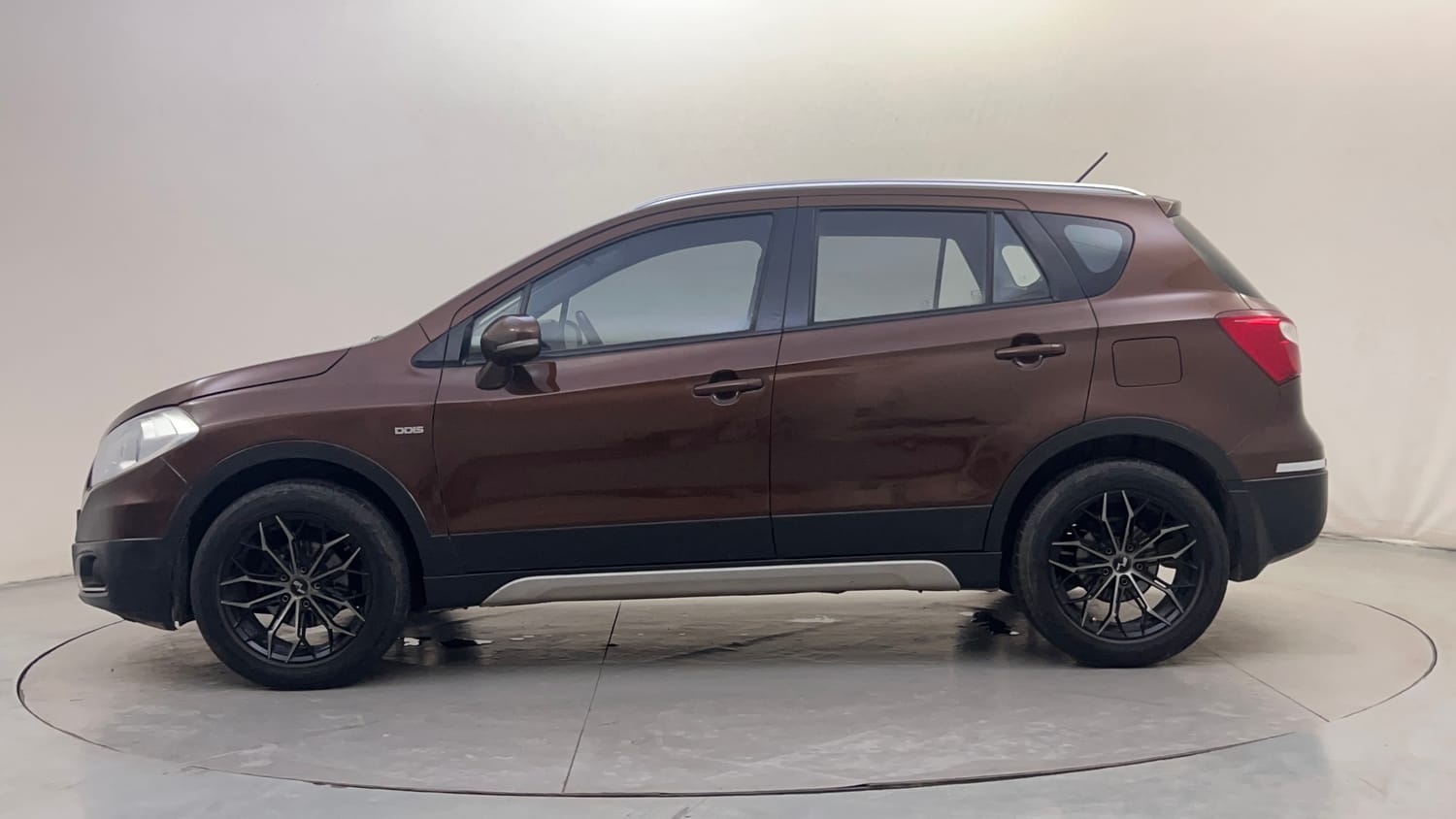 Used 2016 Maruti Suzuki S-Cross Delta 1.6 Diesel Manual exterior LEFT SIDE VIEW
