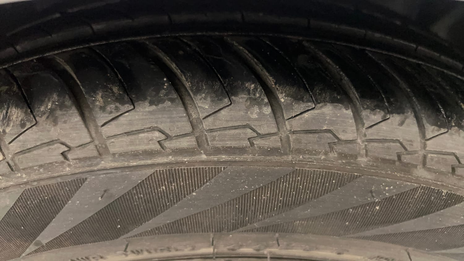 Used 2017 Ford Figo Titanium 1.2 Ti-VCT Petrol Manual tyres RIGHT FRONT TYRE TREAD VIEW