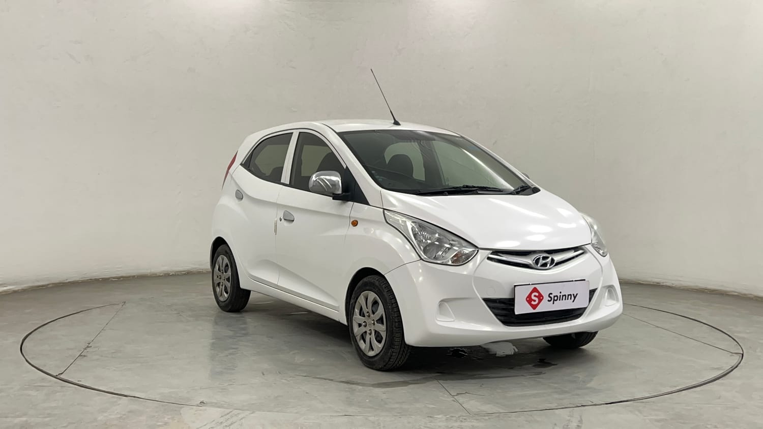 Used 2017 Hyundai Eon Magna + Petrol Manual exterior RIGHT FRONT CORNER VIEW