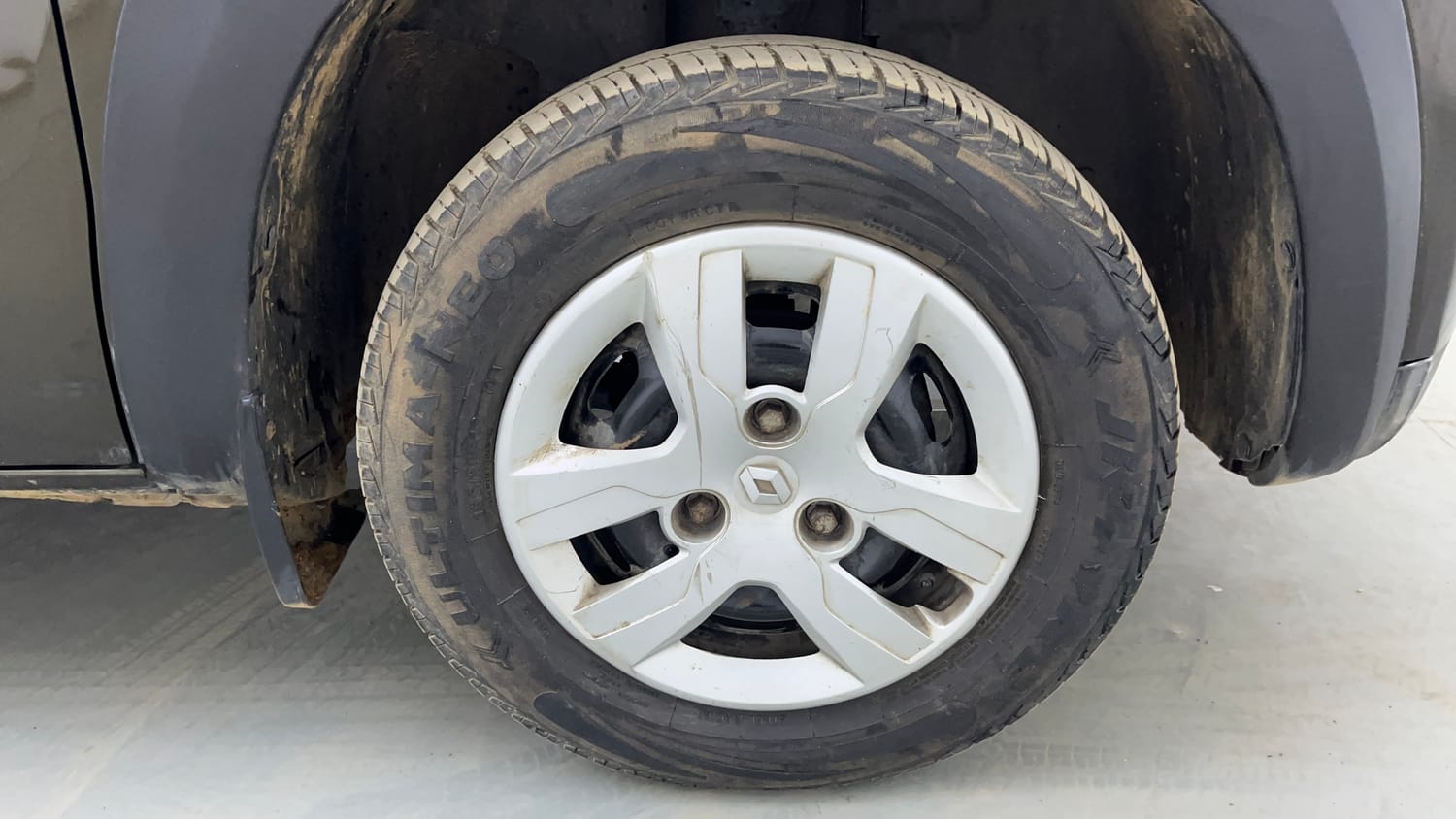 Used 2015 Renault Kwid RXT Petrol Manual tyres RIGHT FRONT TYRE RIM VIEW