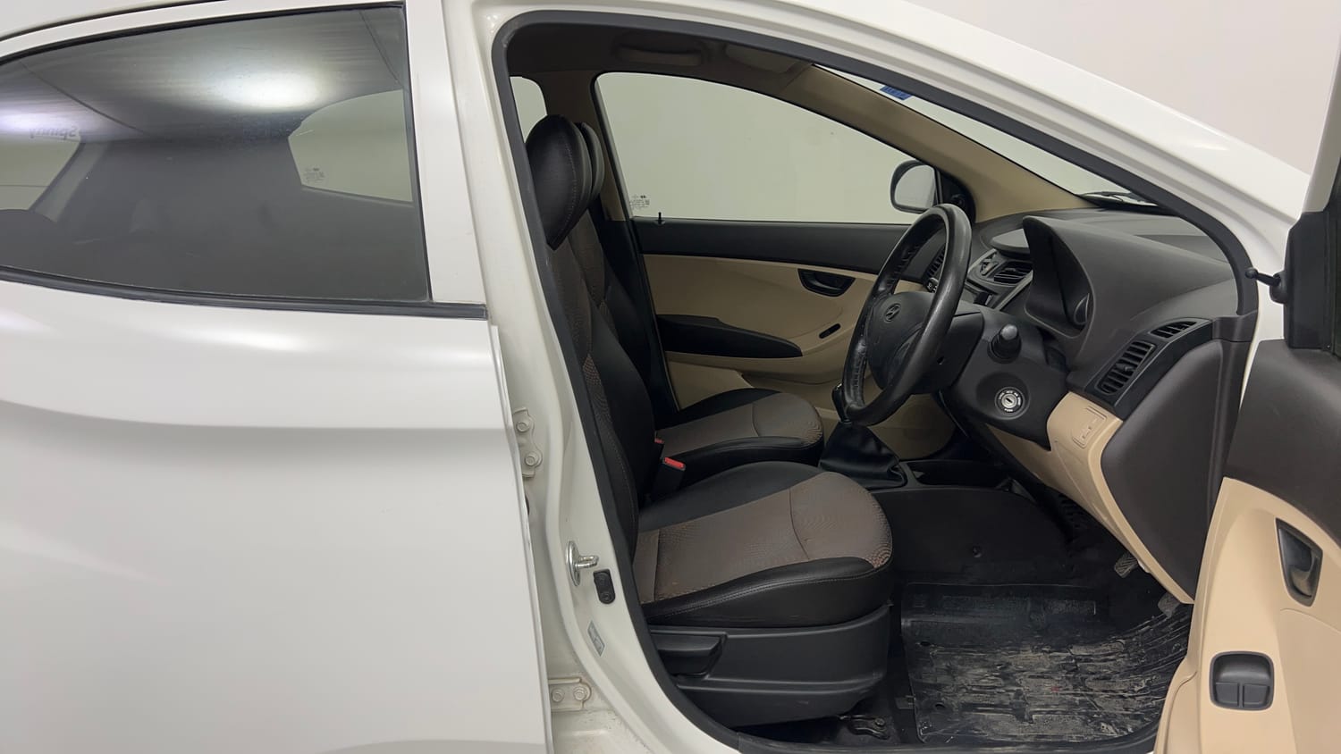 Used 2017 Hyundai Eon Magna + Petrol Manual interior RIGHT SIDE FRONT DOOR CABIN VIEW