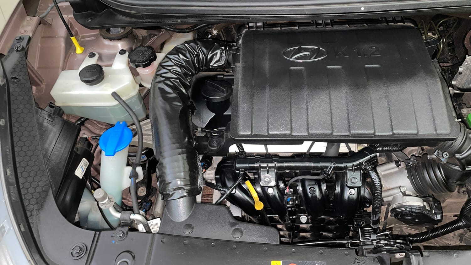 Used 2020 Hyundai Aura SX Plus 1.2 AMT Petrol Petrol Automatic engine ENGINE RIGHT SIDE VIEW
