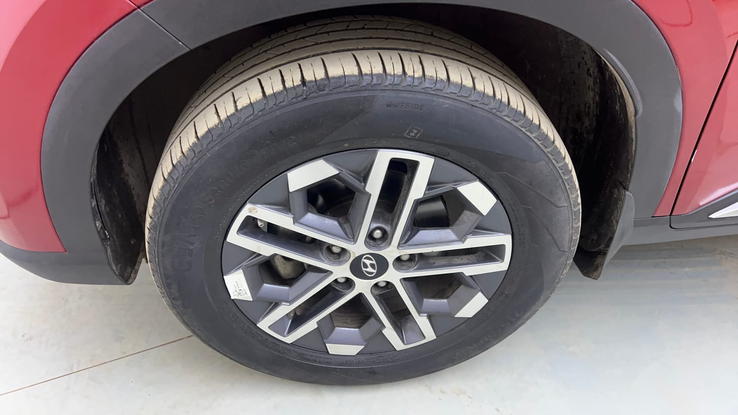 Used 2022 Hyundai Venue SX (O) 1.5 CRDi Diesel Manual tyres LEFT FRONT TYRE RIM VIEW