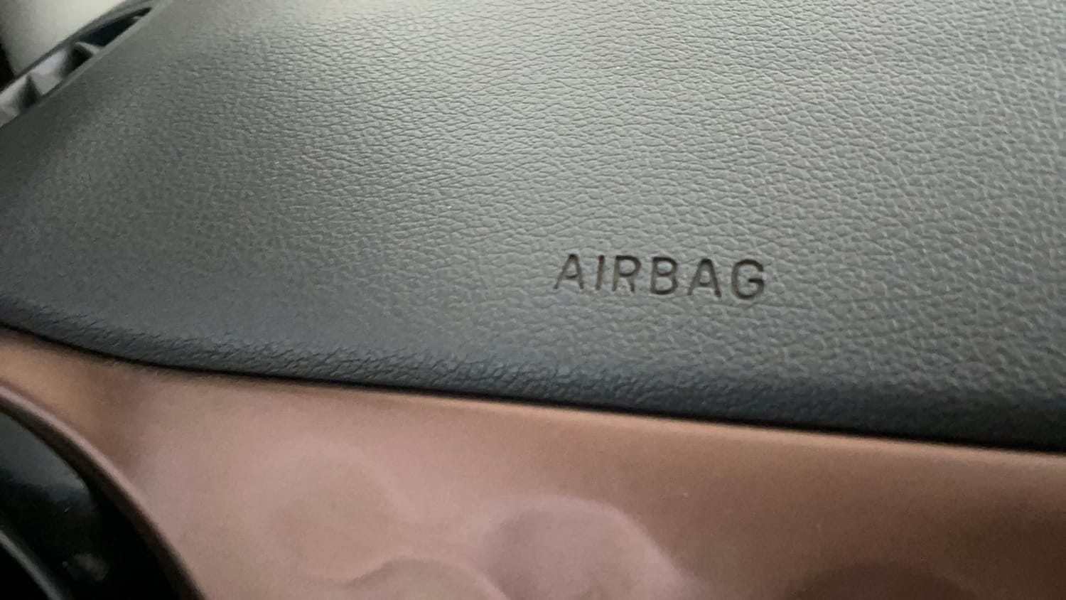Used 2020 Hyundai Aura SX Plus 1.2 AMT Petrol Petrol Automatic top_features Airbags
