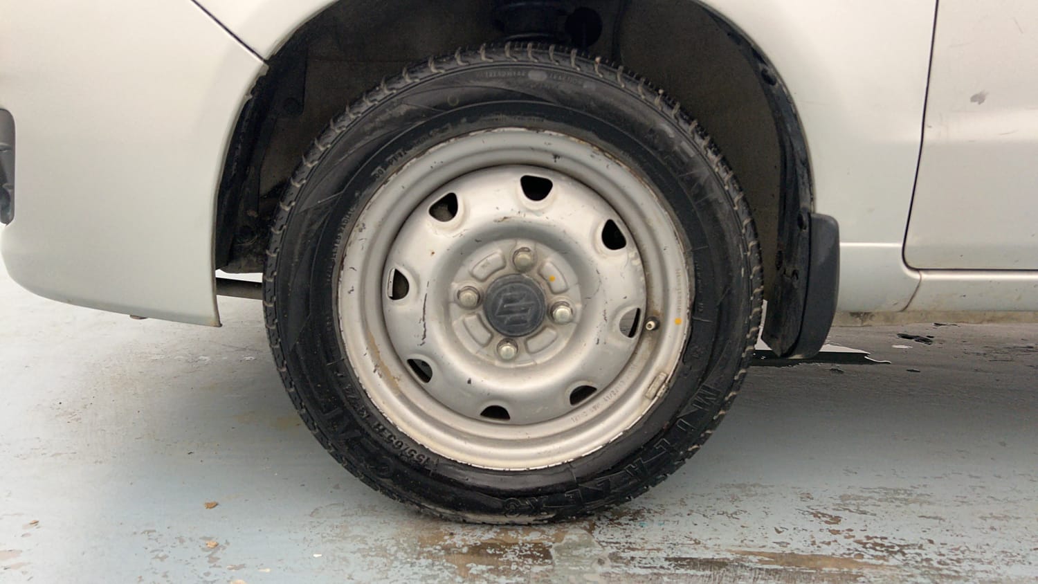 Used 2013 Maruti Suzuki Alto K10 LXi Petrol Manual tyres LEFT FRONT TYRE RIM VIEW