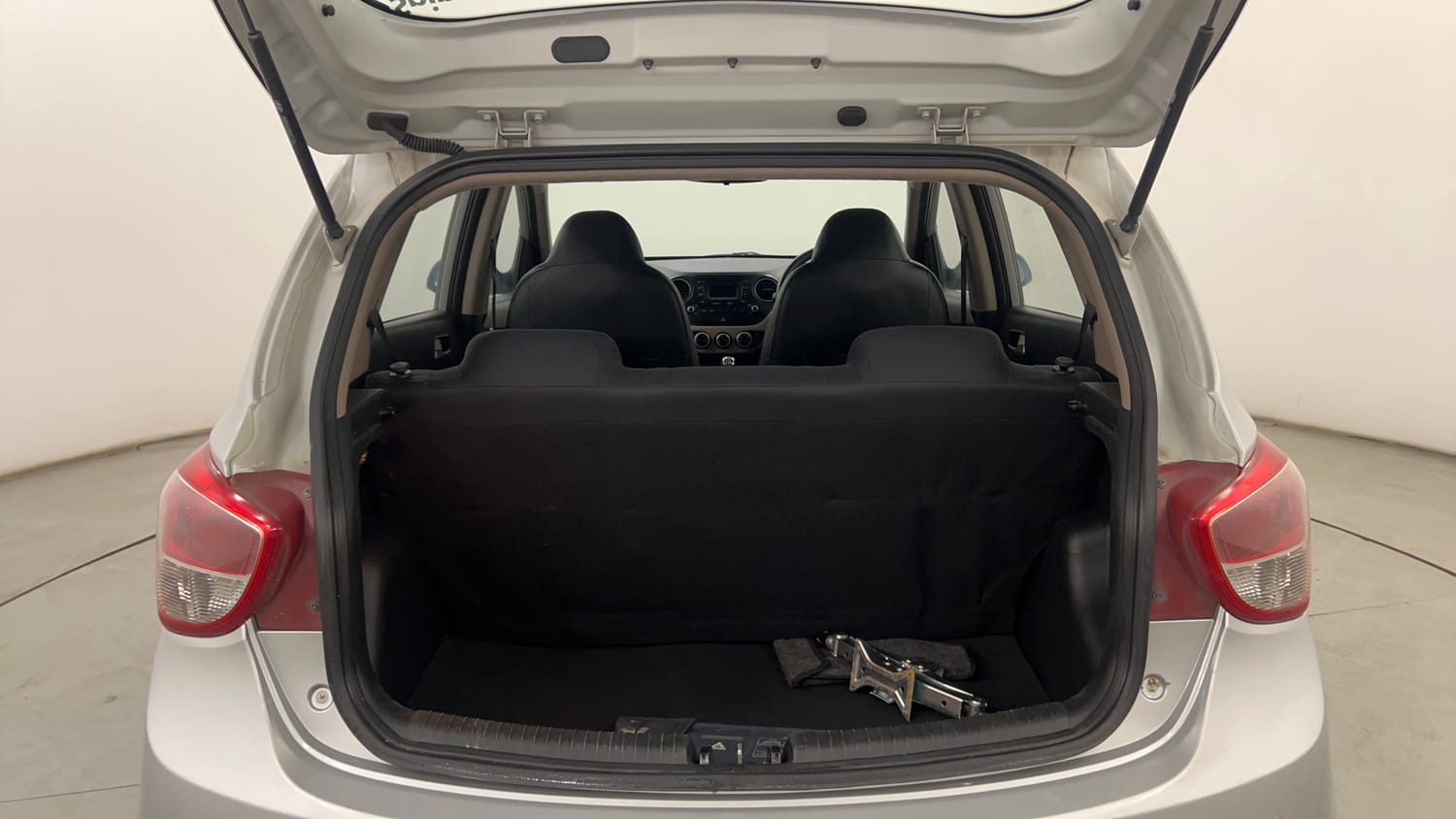 Used 2014 Hyundai Grand i10 Sportz 1.2 Kappa VTVT Petrol Manual interior DICKY INSIDE VIEW