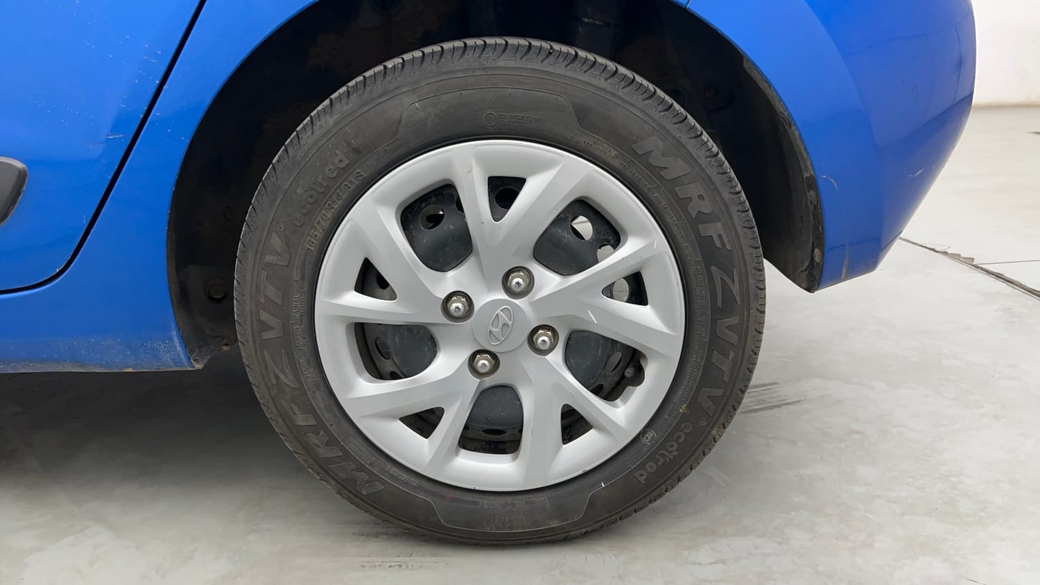 Used 2019 Hyundai Grand i10 Magna 1.2 Kappa VTVT Petrol Manual tyres LEFT REAR TYRE RIM VIEW