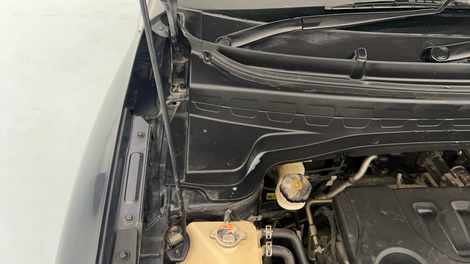 Used 2021 Kia Sonet GTX Plus 1.0 DCT Petrol Automatic engine ENGINE RIGHT SIDE HINGE & APRON VIEW
