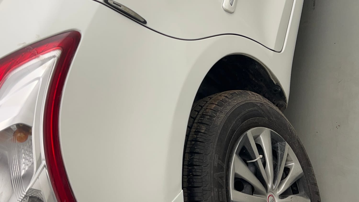 Used 2013 Maruti Suzuki Swift VXi Petrol Manual dents MINOR DENT