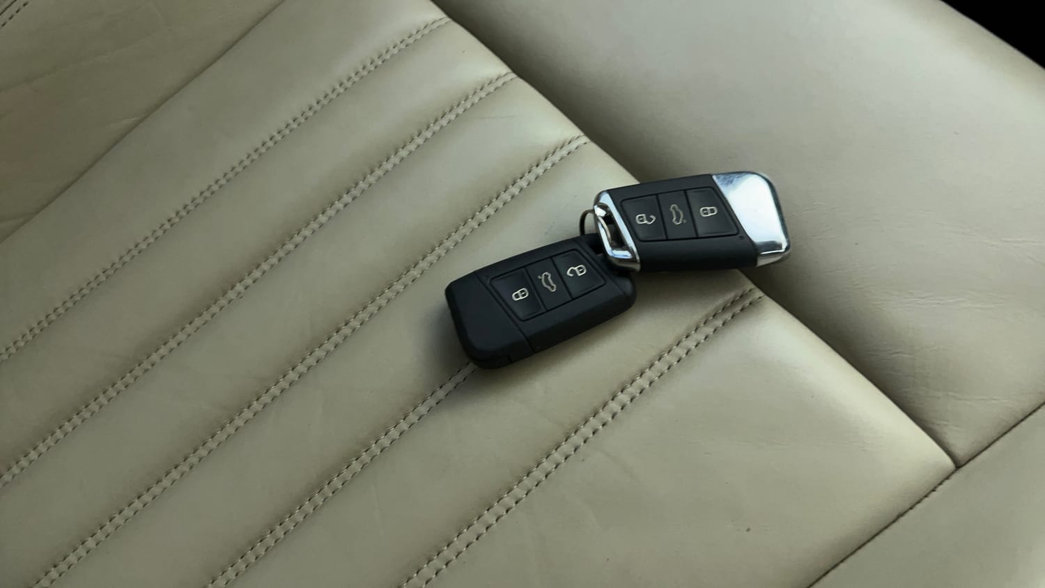 Used 2018 Skoda Superb Style TSI AT Petrol Automatic extra CAR KEY VIEW