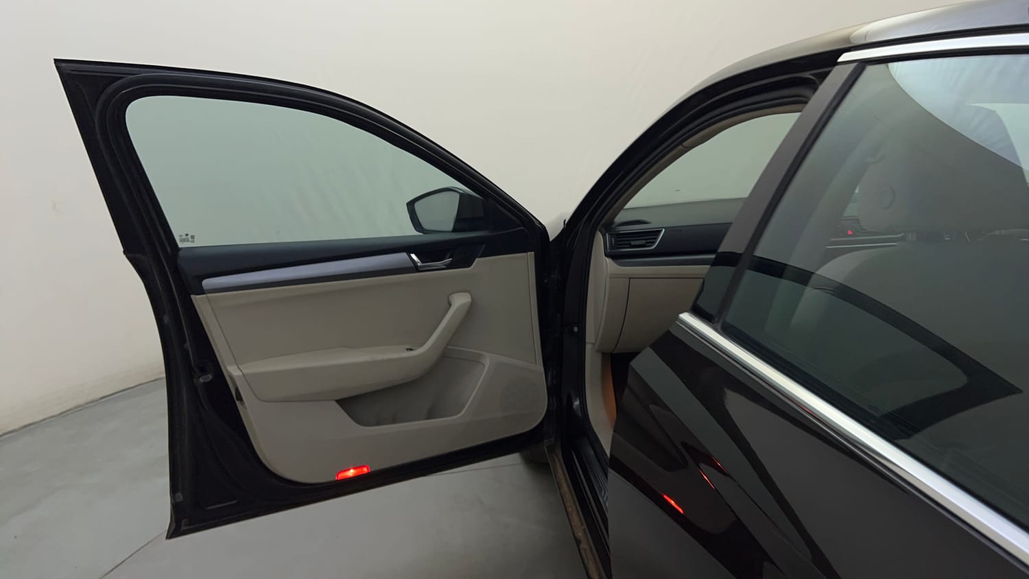 Used 2018 Skoda Superb Style TSI AT Petrol Automatic interior LEFT FRONT DOOR OPEN VIEW