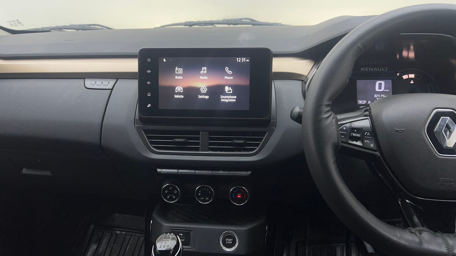 Used 2021 Renault Kiger RXT 1.0 Turbo MT Petrol Manual interior MUSIC SYSTEM & AC CONTROL VIEW