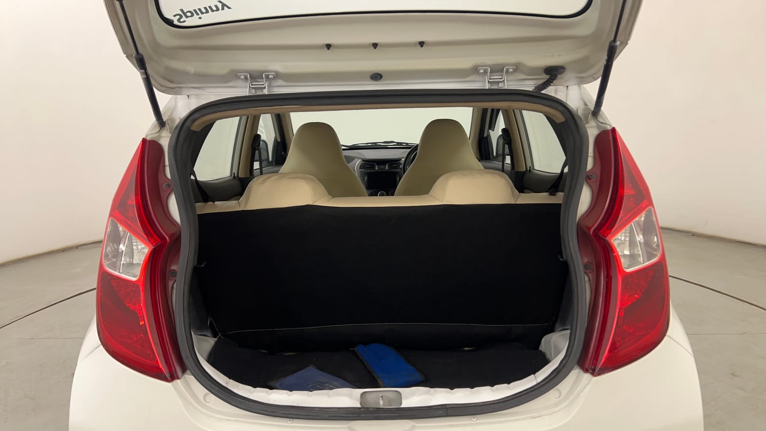 Used 2018 Hyundai Eon Era + Petrol Manual interior DICKY INSIDE VIEW