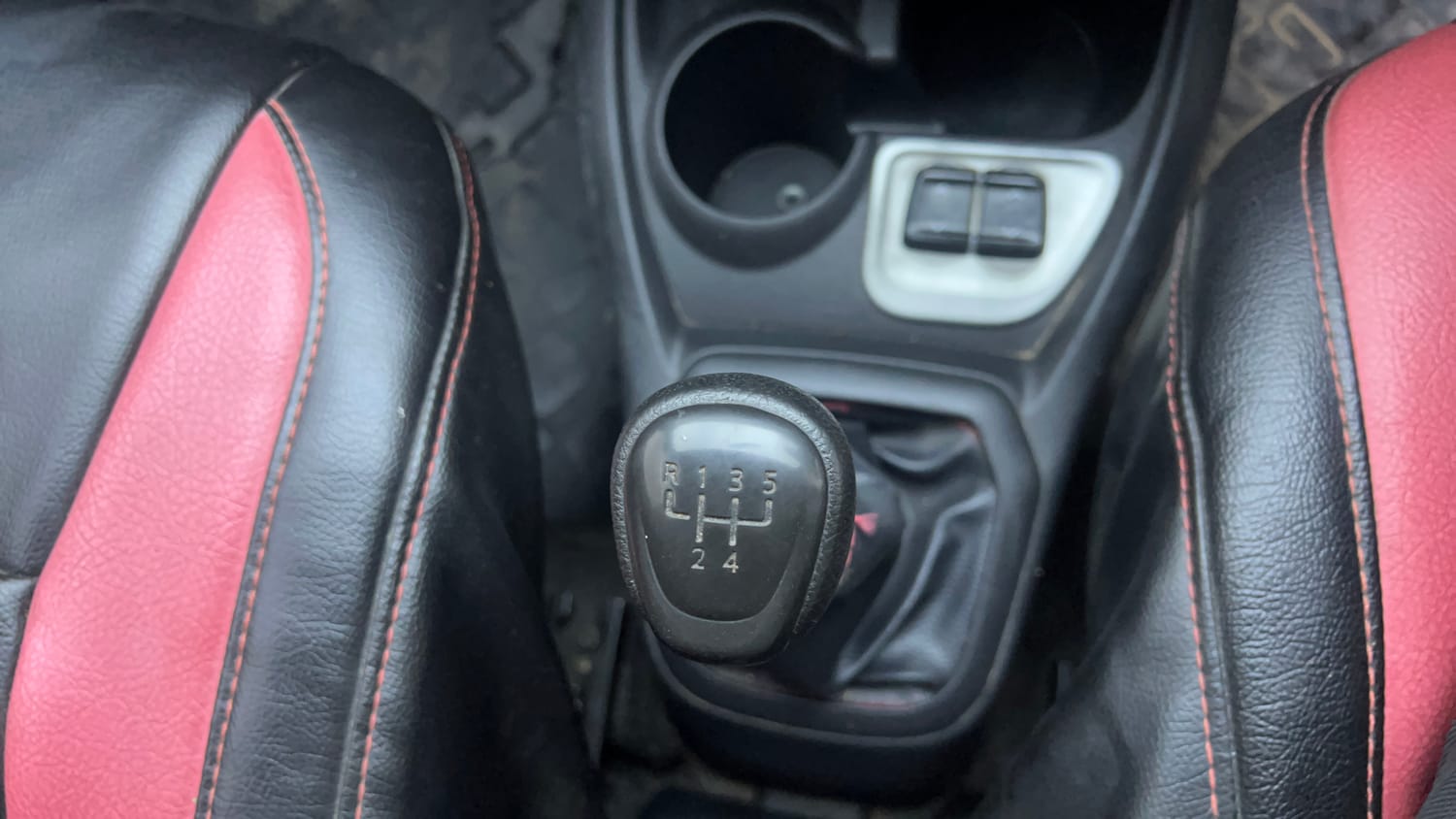 Used 2016 Datsun Redi-GO S Petrol Manual interior GEAR  KNOB VIEW
