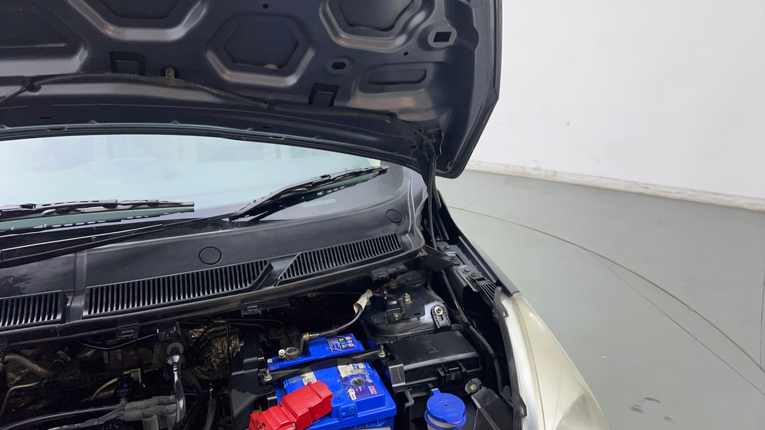 Used 2018 Ford Figo Aspire Titanium 1.2 Ti-VCT Petrol Manual engine ENGINE LEFT SIDE HINGE & APRON VIEW
