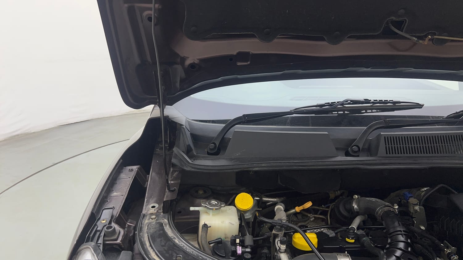 Used 2021 Renault Kiger RXT 1.0 Turbo MT Petrol Manual engine ENGINE RIGHT SIDE HINGE & APRON VIEW