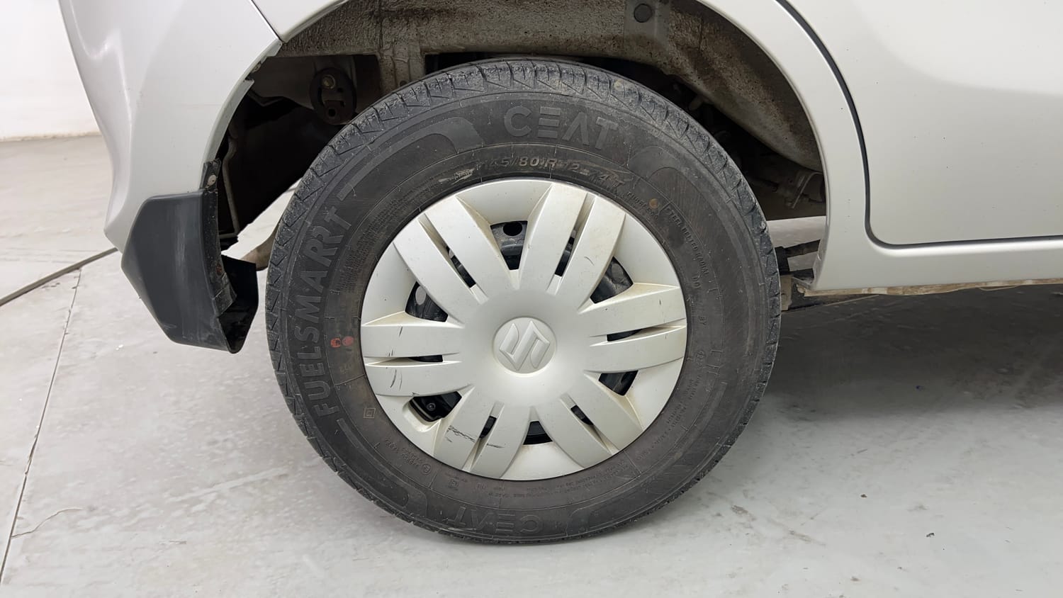 Used 2023 Maruti Suzuki Alto 800 VXi Petrol Manual tyres RIGHT REAR TYRE RIM VIEW