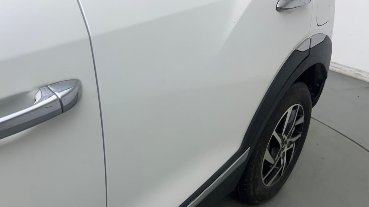 Used 2025 Mahindra XUV 3XO AX5 1.2 Petrol Petrol Manual dents MINOR SCRATCH