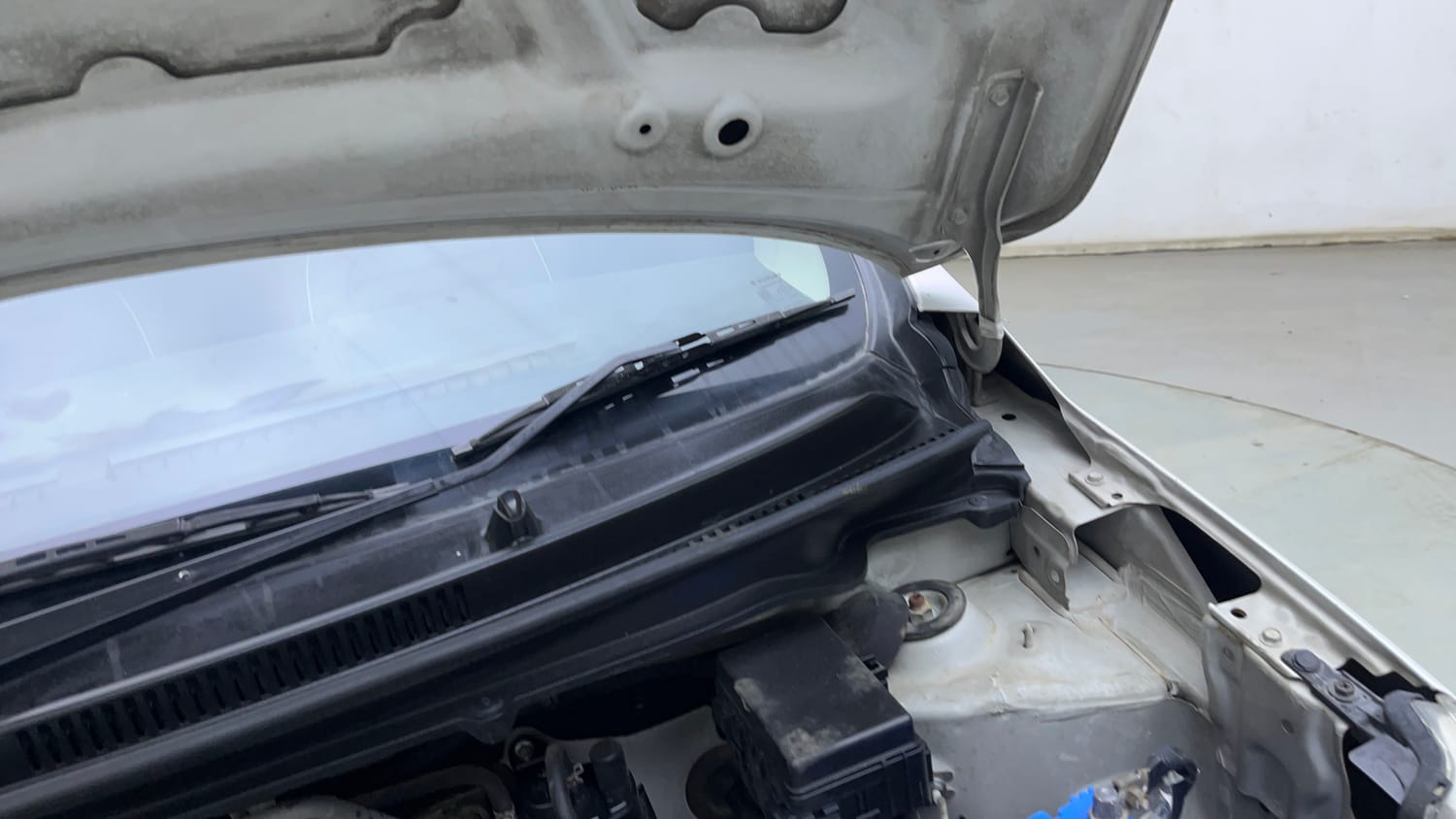 Used 2019 Maruti Suzuki Celerio X Vxi AMT Petrol Automatic engine ENGINE LEFT SIDE HINGE & APRON VIEW