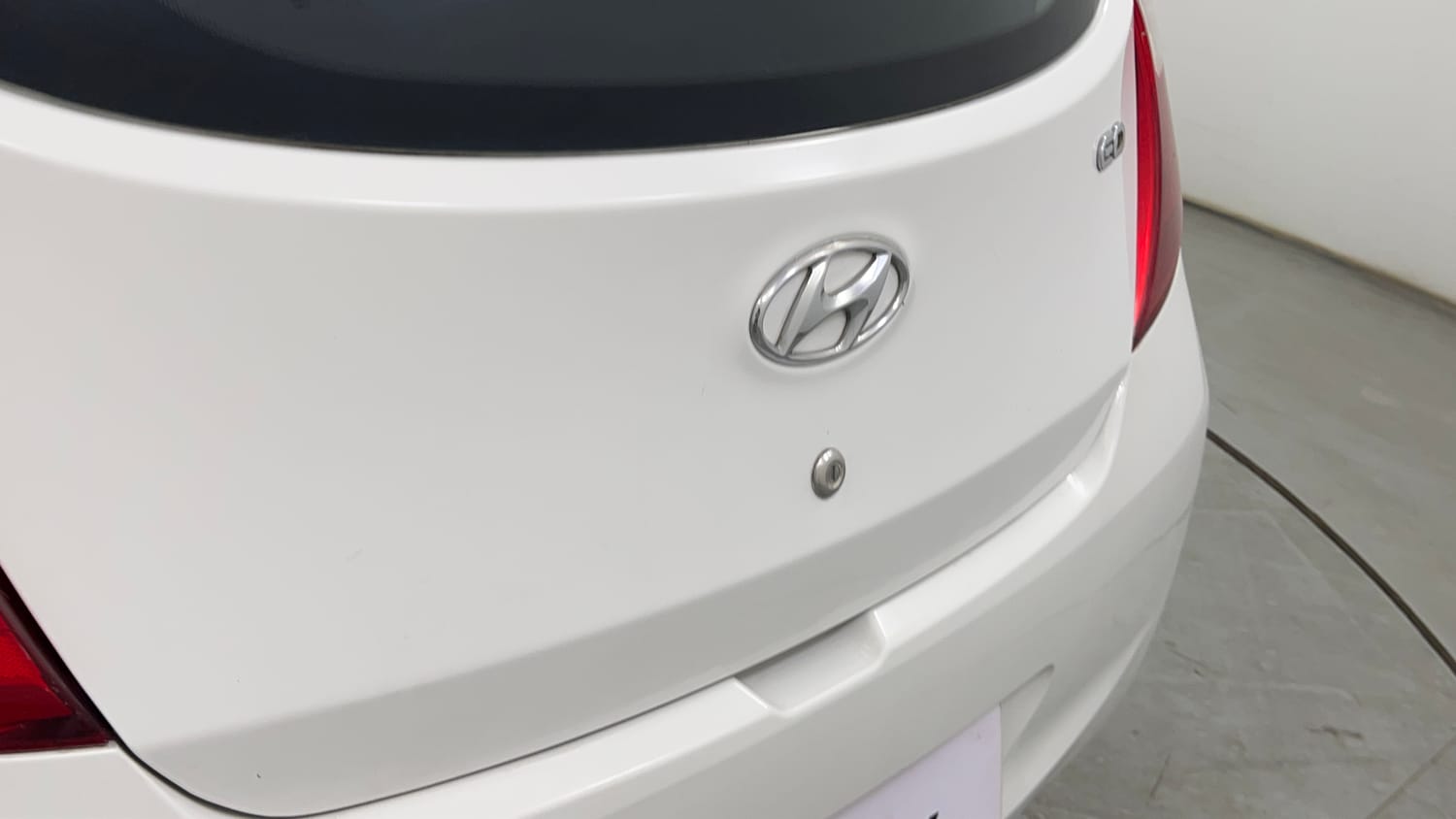 Used 2018 Hyundai Eon Era + Petrol Manual dents MINOR DENT