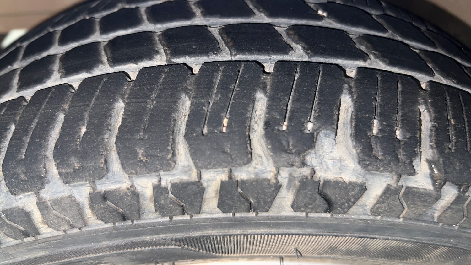 Used 2018 Hyundai Eon Era + Petrol Manual tyres LEFT FRONT TYRE TREAD VIEW