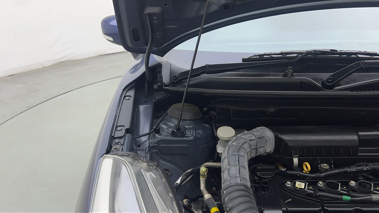 Used 2018 Maruti Suzuki Baleno Alpha 1.2 Petrol Manual engine ENGINE RIGHT SIDE HINGE & APRON VIEW
