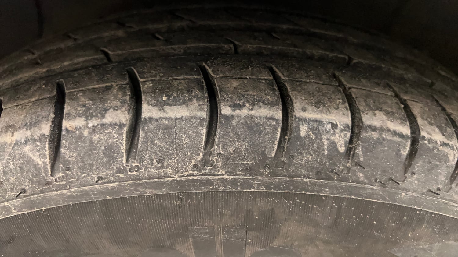 Used 2014 Hyundai Grand i10 Sportz 1.2 Kappa VTVT Petrol Manual tyres LEFT FRONT TYRE TREAD VIEW